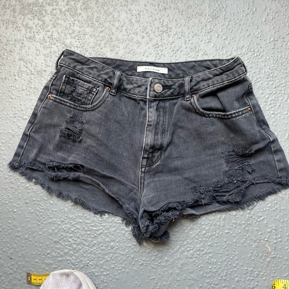 PacSun Distressed Denim Shorts Frayed Hem‎ Black Wash Juniors Size 26 - Picture 3 of 6